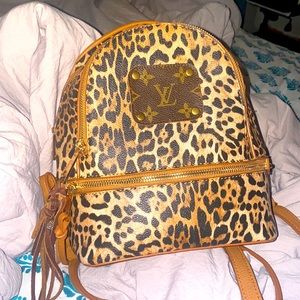 Cute cheetah print mini backpack with LV logo.